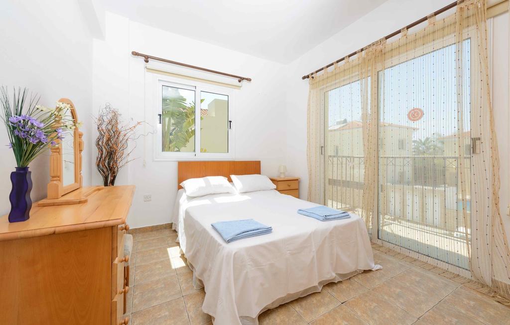 Villa Meredith Паралимни Номер фото