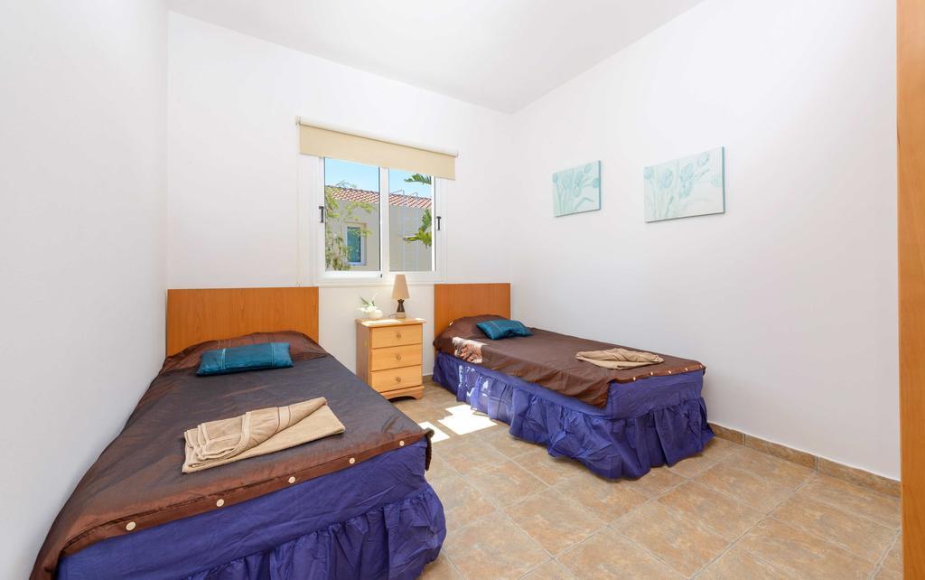 Villa Meredith Паралимни Номер фото